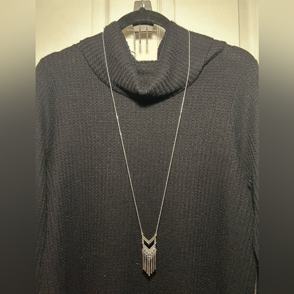 paparazzi Jewelry - NWT Paparazzi Necklace and Earrings Set - silver